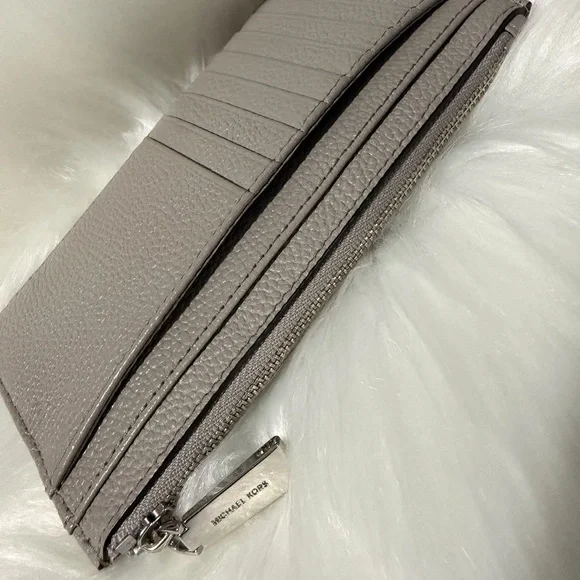 MK Wallet - Picture 3 of 3